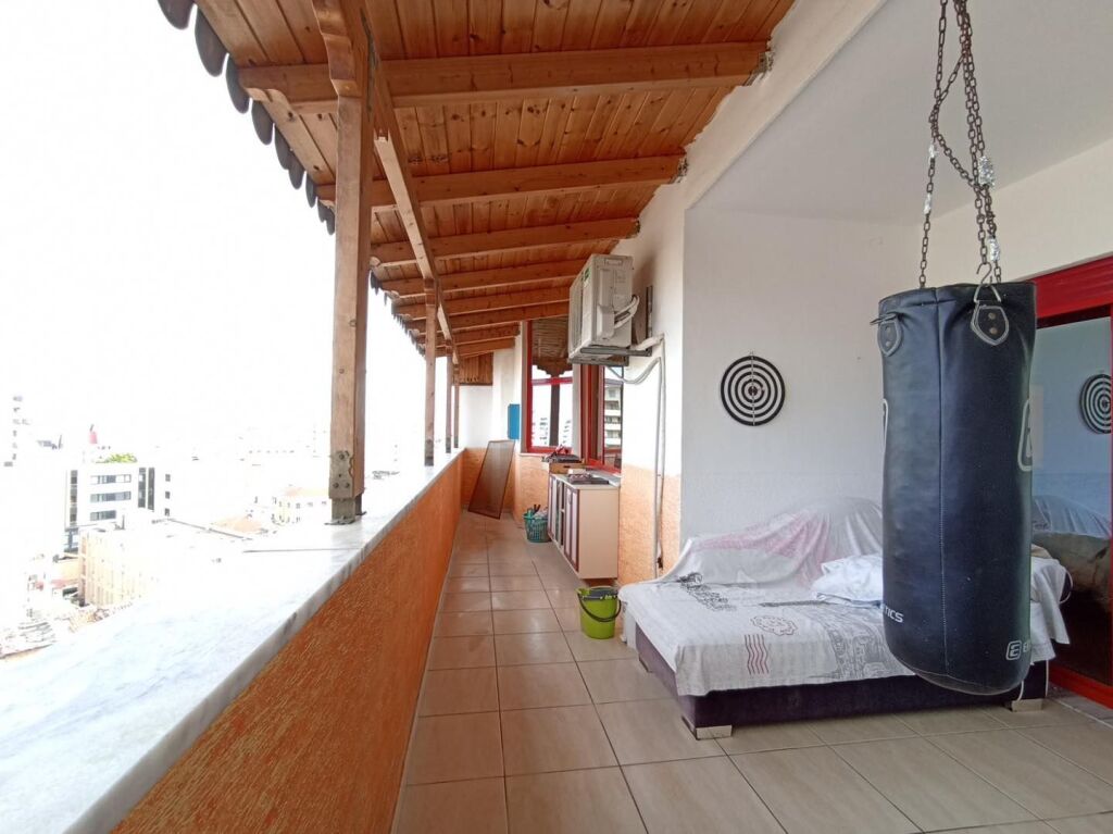 Japim me qira super apartament 2+1+verande ne Durres