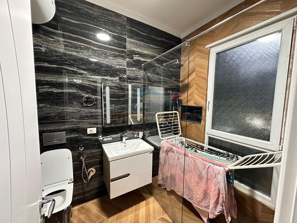 Rent, Apartment 2+1+2+ Parking space, 5 Maji Street, Tirana