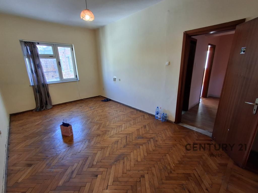 Shitet Apartament 1+1, Rruga "Mine Peza"