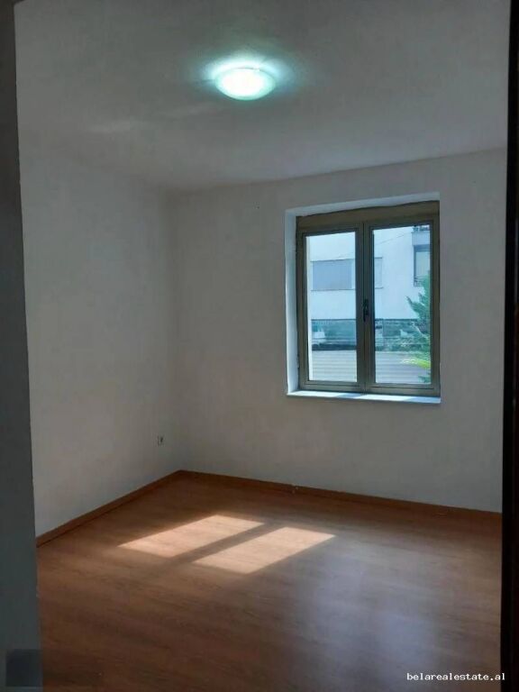 Zyre me Qera 3+1 Tek Pazari i Ri (ID BZ21061) Tirane