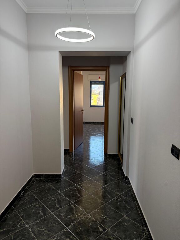 Affitto | Apartament 2 + 1 | Rruga e Elbasanit – prane Downtown | 1000 €/mese