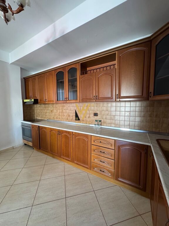 AFFITTASI INGRESSO 2+1+BLK A YZBERISHT 75.000 LEKE
