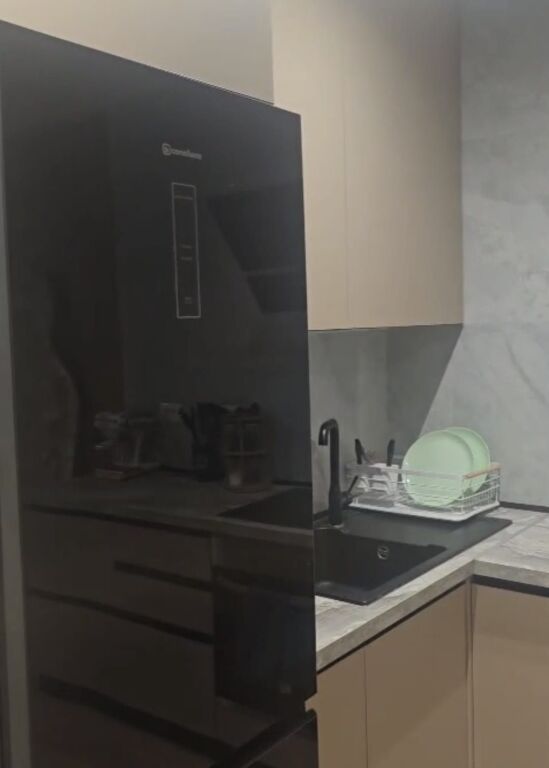 Jepet apartament 2+1 me qira tek Komuna e Parisit , prane Art Pasticeri .