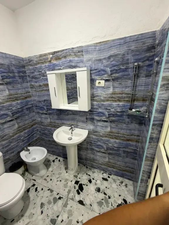 Tirane, jepet me qera shtepi 1+1 , 45 m² 27000 leke