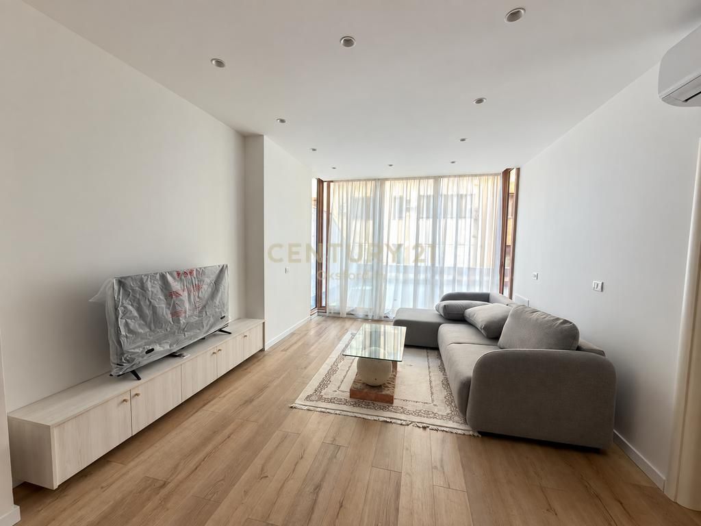 JEPET ME QIRA APARTAMENT 1+1 ME TARRACË, TEK MERIDIANI, SHKODËR