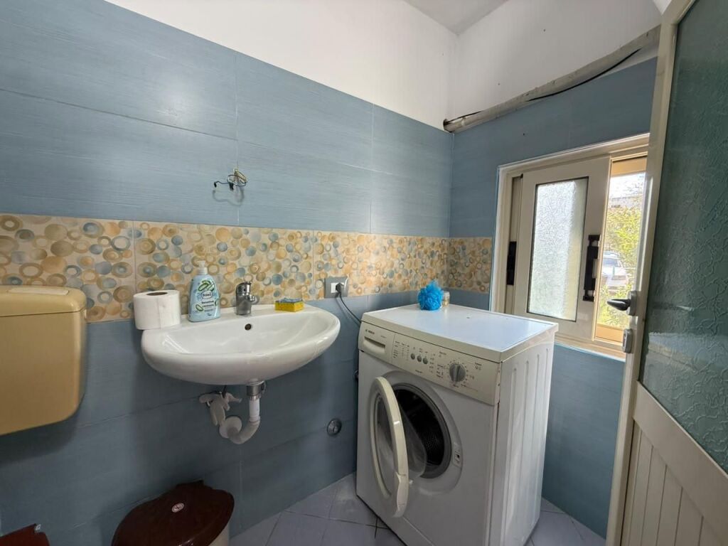 🏠 JEPET SHTEPI 1+1 ME QIRA AFATGJATE – VLORË.