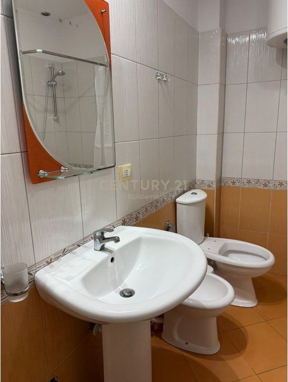 Jepet me qira apartament 2+1+2 prane Kazazit 460 € /Muaj 430,000 Lekë /Muaj