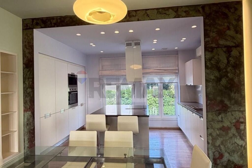 VILLAS FOR SALE WHITE HOUSES TEG
