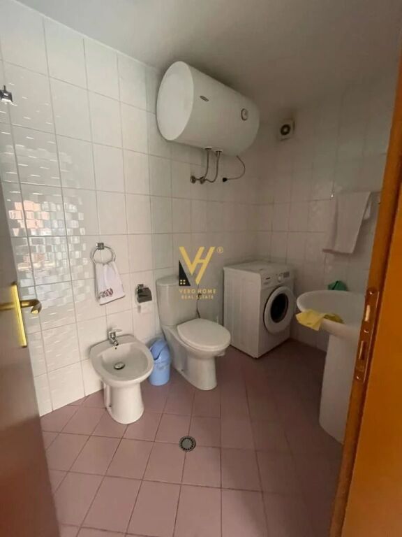 SHITET APARTAMENT 2+1+2+BLK TE RRUGA E BARRIKADAVE 350.000 EURO