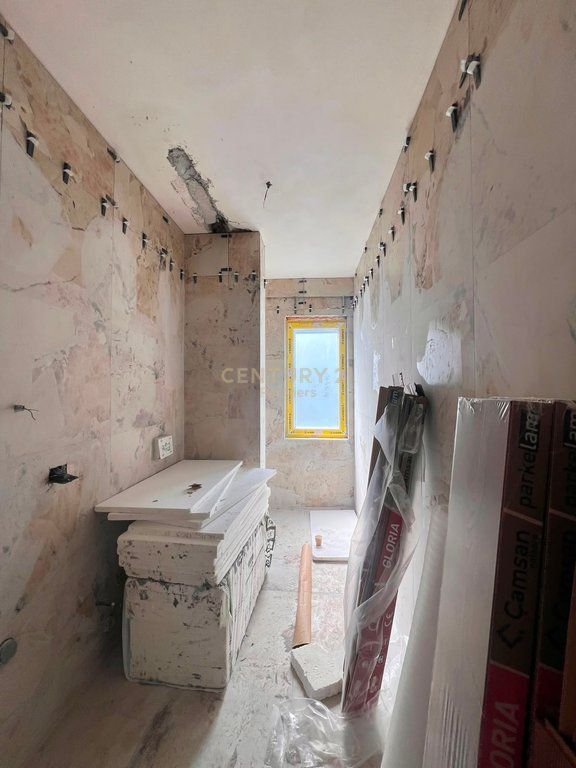 SHESIM APARTAMENT 2+1 + POST PARKIMI PRANE QTU-UNIVERS CITY (DOREZOHET I MOBILUAR)