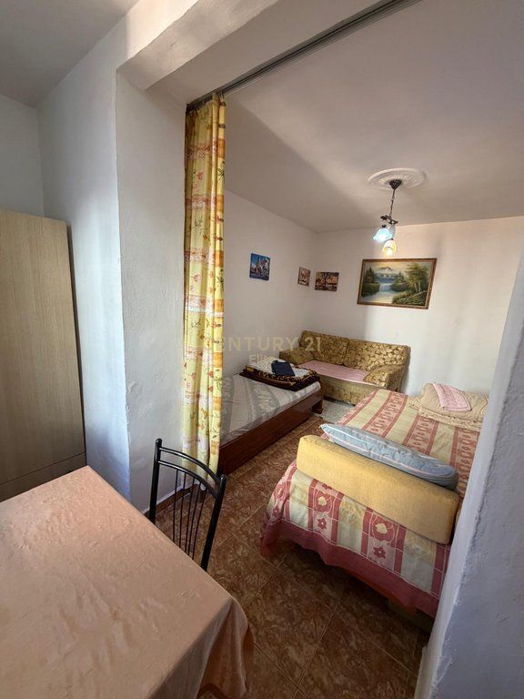 APARTAMENT ME QERA PRANE/ QSUT