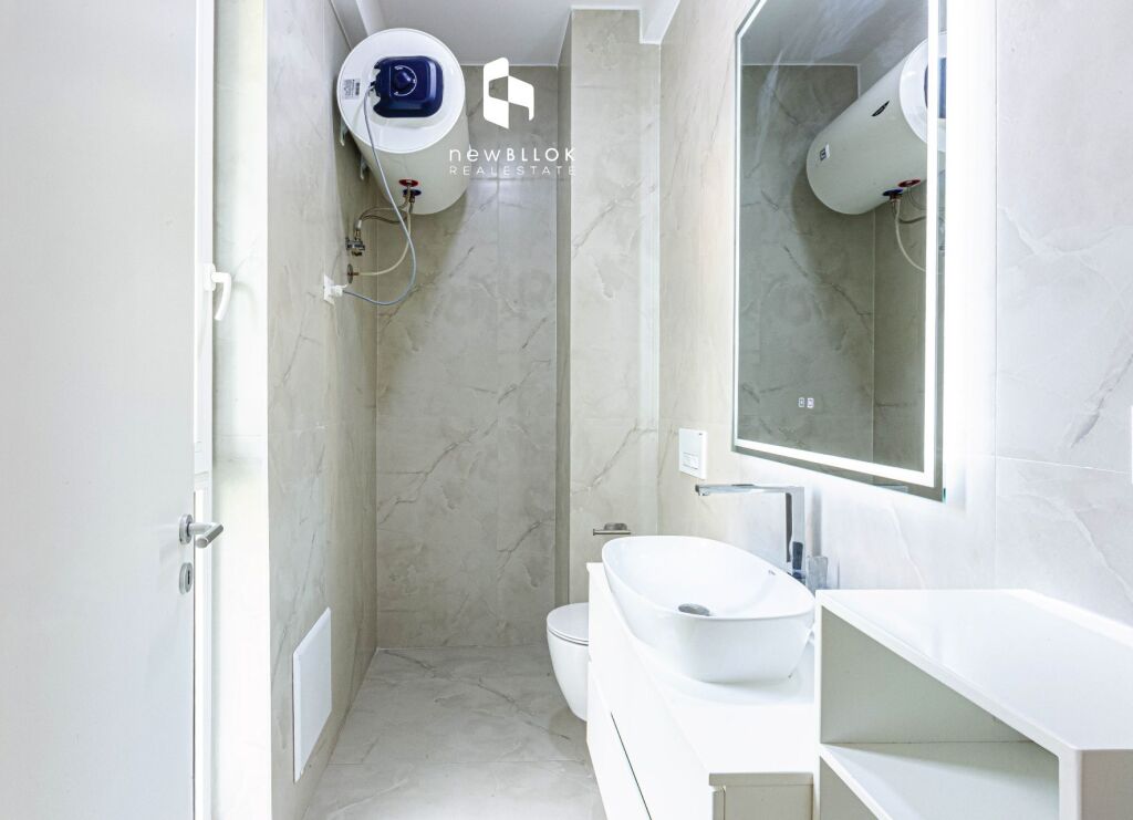# IN AFFITTO: Villa di 3 Piani (📍 ABA Residence - Farkë 🏞) 4 Camere da Letto, 3 Bagni &amp; 3 Posti Auto + Terrazza - Prima Volta in Affitto, Completamente Nuova e Arredata ✨ 2.000€/Mese
