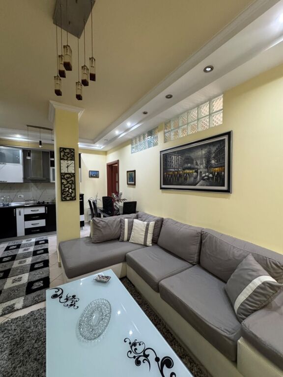 🏠 Jepet me qira apartament 3+1 përballë Deliorgjit.