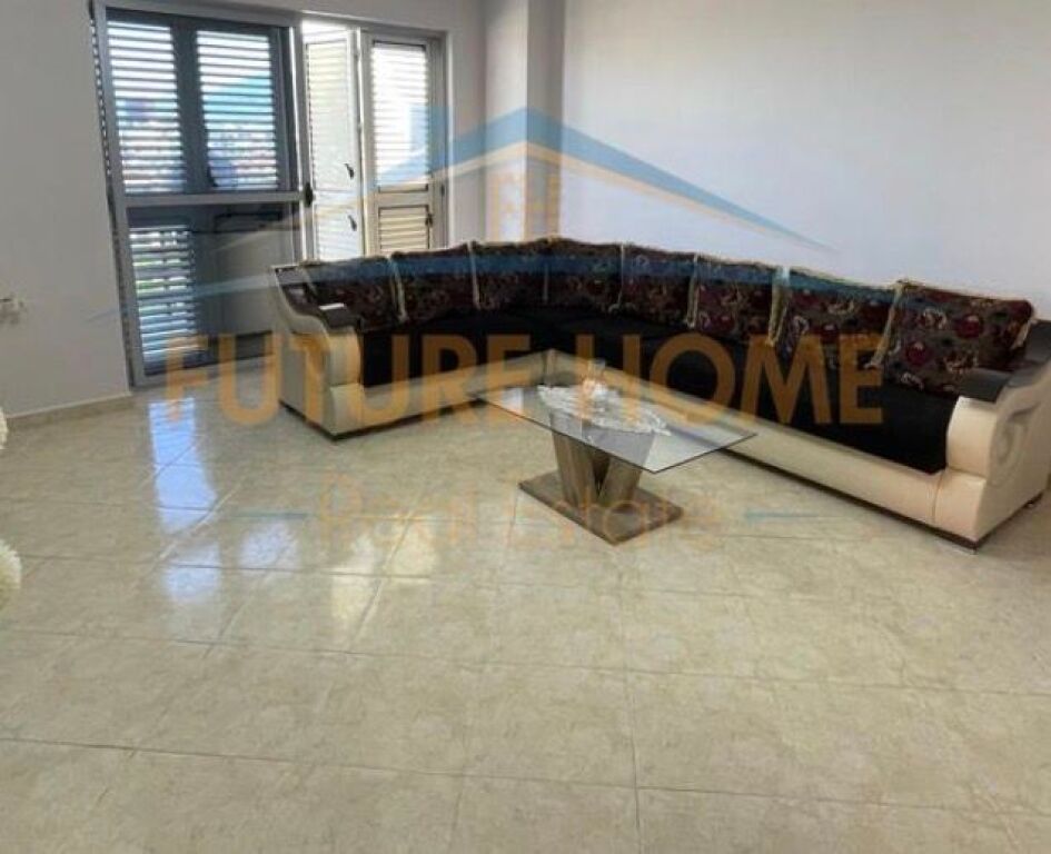 Shitet, Apartament 3+1+2, Kristal Center, Tiranë.