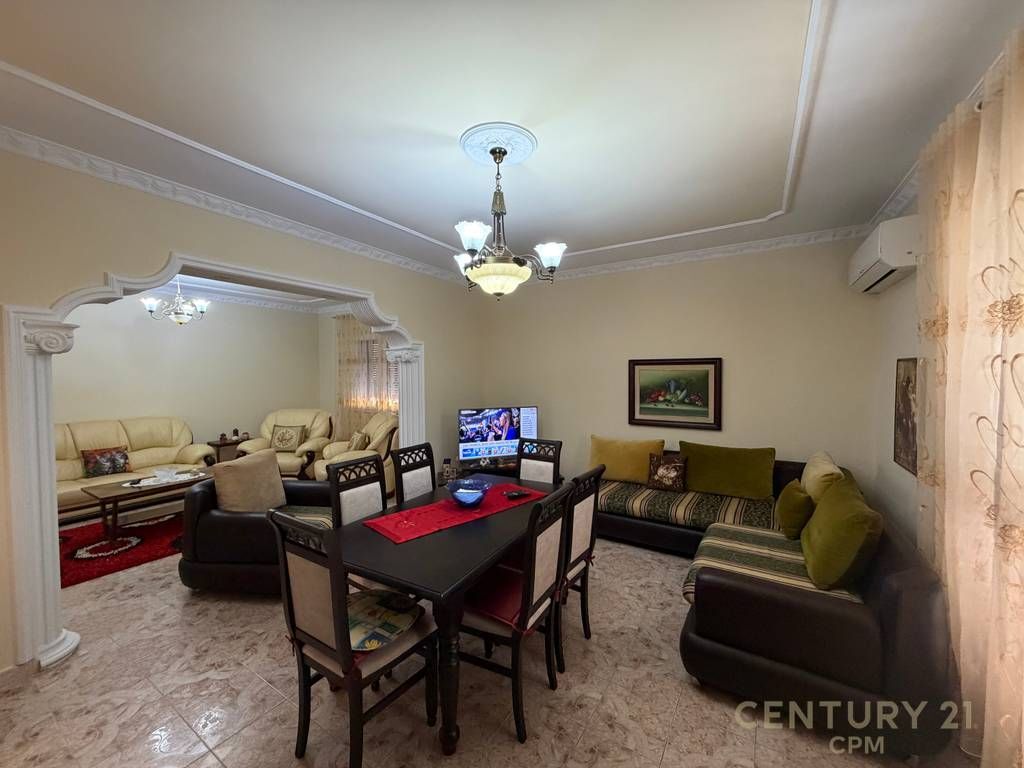 APARTAMENT 3+1+POST PARKIMI ME QIRA NË RR. ALI VISHA! 70,000 Lekë /Muaj