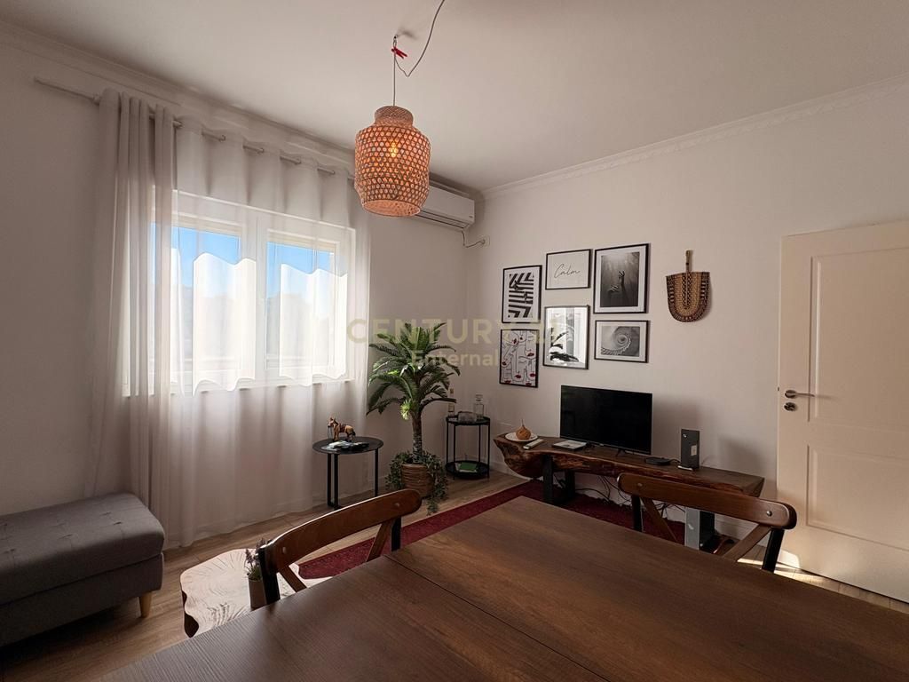 Vendesi Appartamento 2+1 Piazza Willson