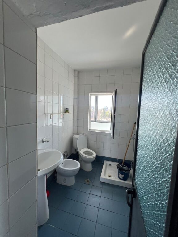 Apartament me qera 1+1