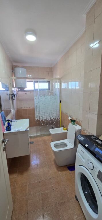 🏡 **JEPET ME QIRA | 2+1 + BALLKON – PRANË SQUARE 21**