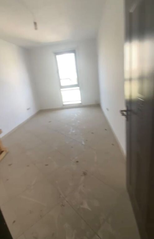 Shitet apartament 2+1+2 tek Shkolla e Bashkuar , prane Komisariatit nr.4 ! 200 mln leke !