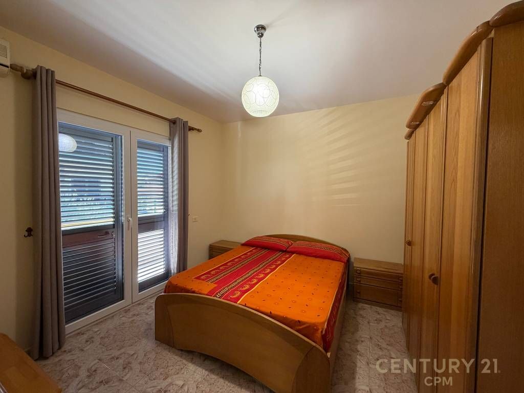 APARTAMENT 3+1+POST PARKIMI ME QIRA NË RR. ALI VISHA! 70,000 Lekë /Muaj