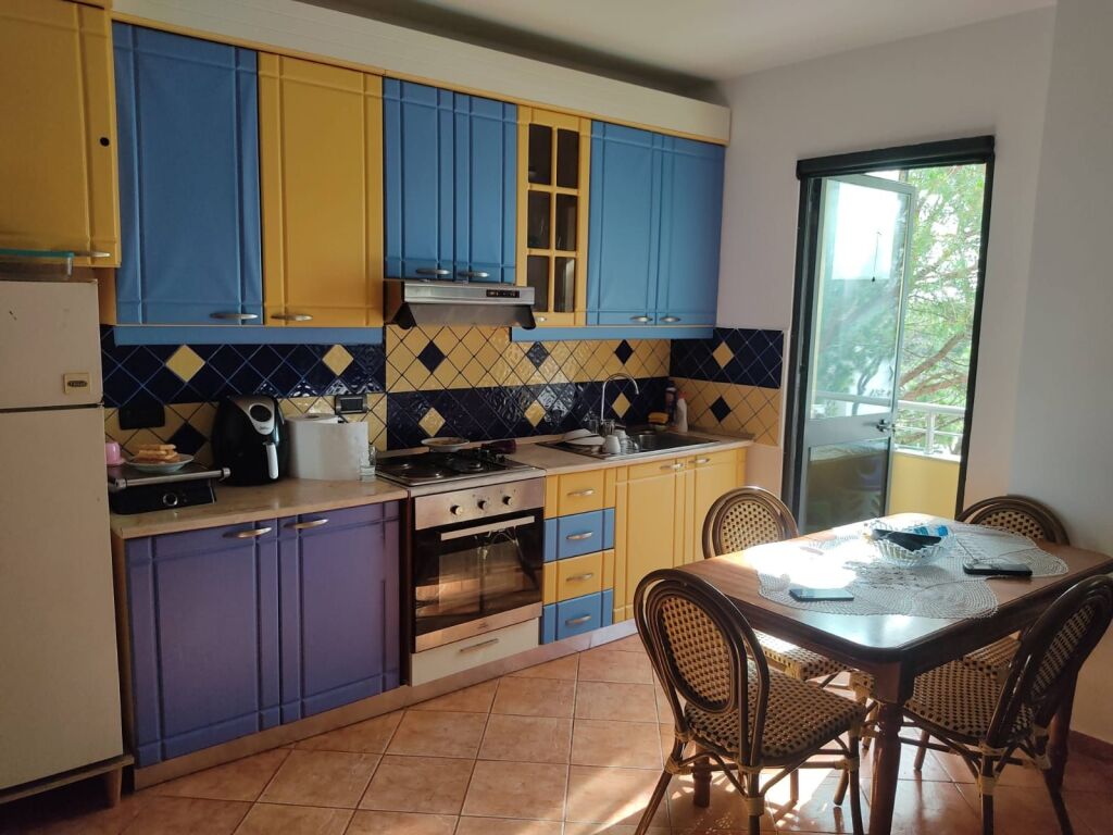 Shitet apartament 1+1 në Mali i Robit