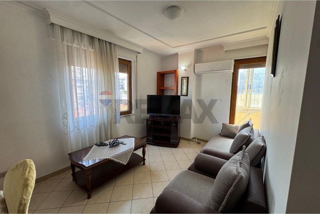Apartament për shitje – Rruga e Barrikadave