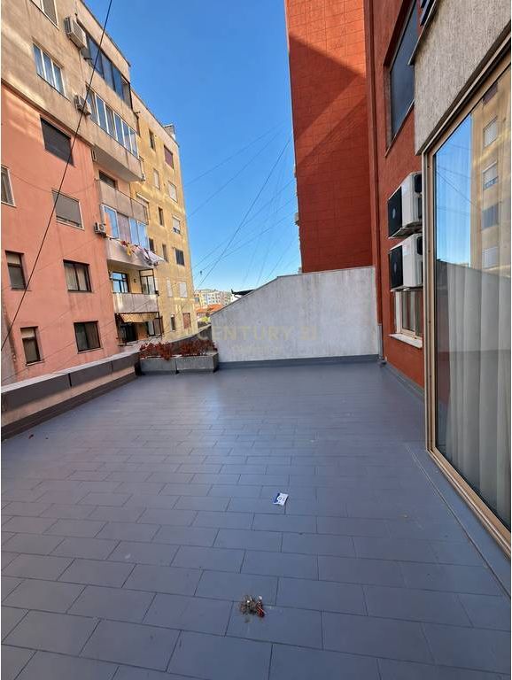 JEPET ME QIRA APARTAMENT 1+1 ME TARRACË, TEK MERIDIANI, SHKODËR
