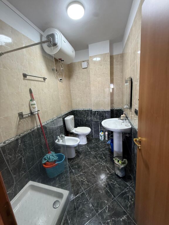 Affitto | Apartament 2 + 1 | Rruga e Elbasanit – prane Downtown | 1000 €/mese