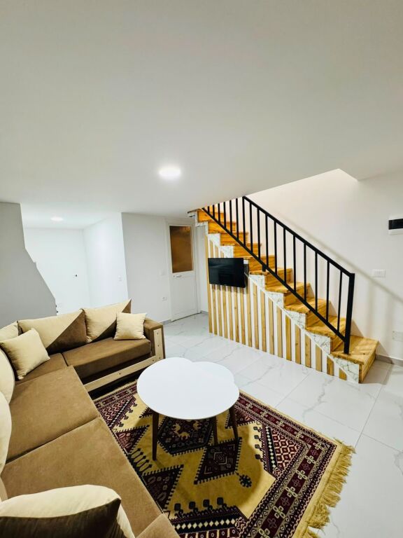 JEPET ME QERA APARTAMENT 1+1 DUPLEX PRANE BONITA LUXURY, GOLEM.