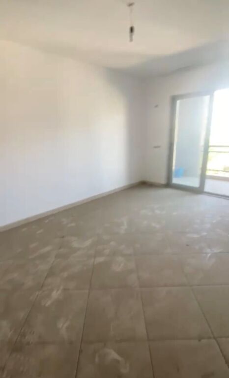 Shitet apartament 2+1+2 tek Shkolla e Bashkuar , prane Komisariatit nr.4 ! 200 mln leke !