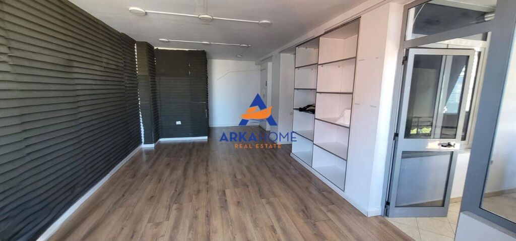 AFFITTASI APPARTAMENTO 2+1+2+BALCONE "IN CENTRO" 1300 EURO