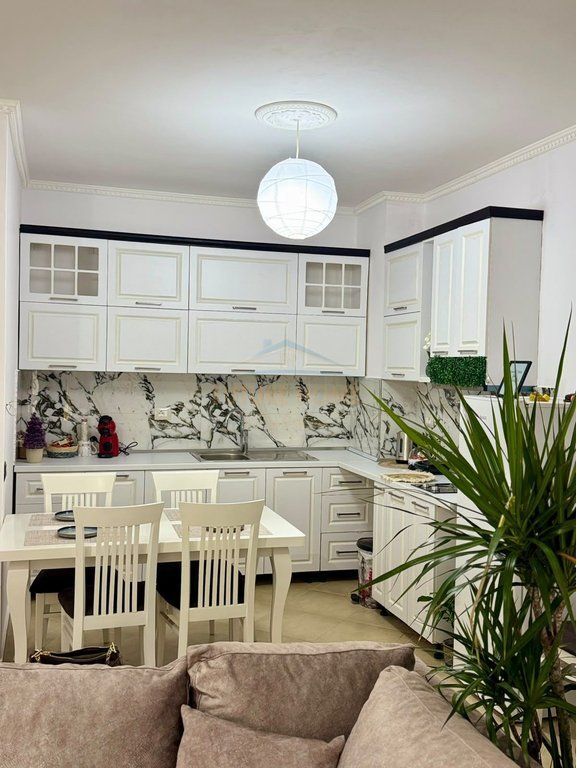 Qera, Apartament 2+1, Tek Rezidenca Odeon,Vlore 660 €    60,000 Lekë