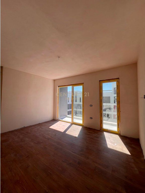 SHESIM APARTAMENT 2+1 + POST PARKIMI PRANE QTU-UNIVERS CITY (DOREZOHET I MOBILUAR)