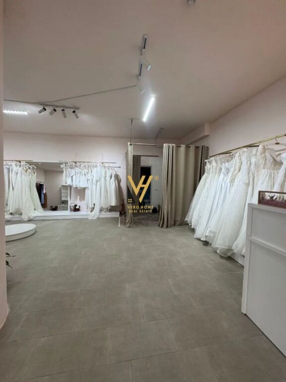 LOCALE COMMERCIALE DI 95 M2 IN AFFITTO A FRESK PER 60.000 LEKE