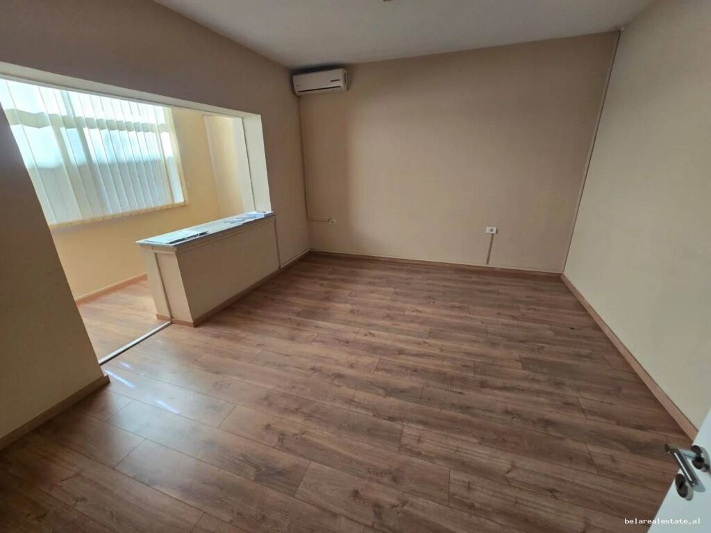 Zyre me Qera 2+1 ne Bllok (ID BZ21060) Tirane