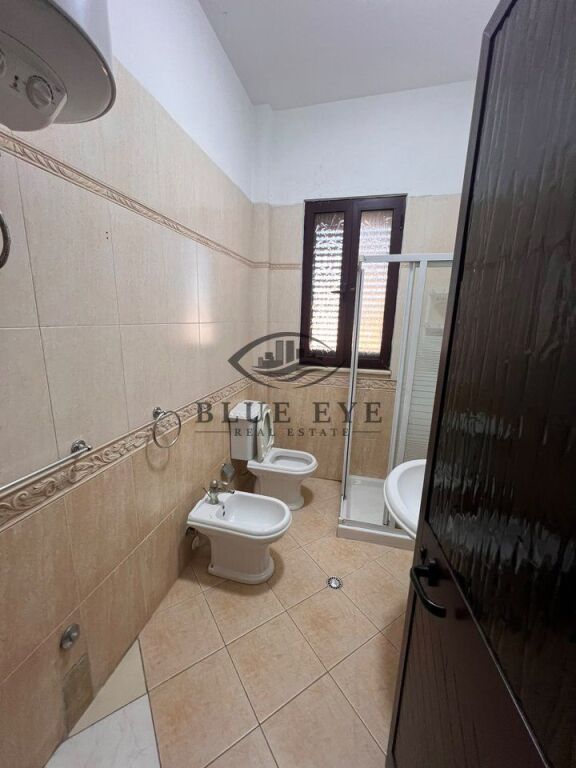 JEPET ME QIRA APARTAMENT 2+1 PRANË STADIUMIT, DURRËS