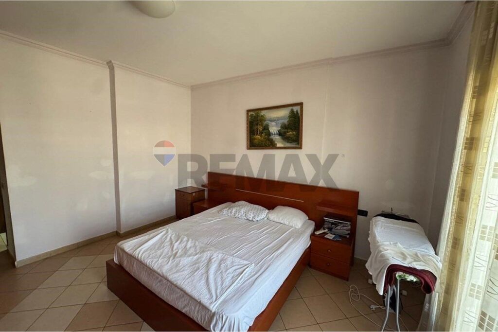 Apartament për shitje – Rruga e Barrikadave