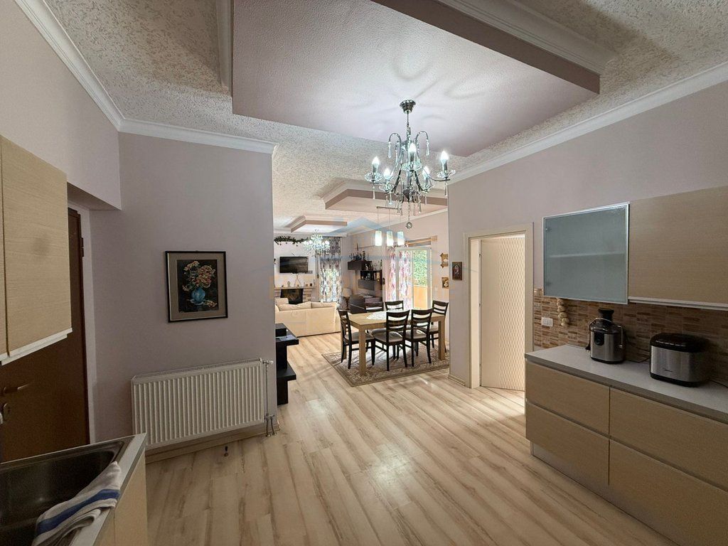 Shitet, Apartament 3+1+2, Tushemisht, Pogradec