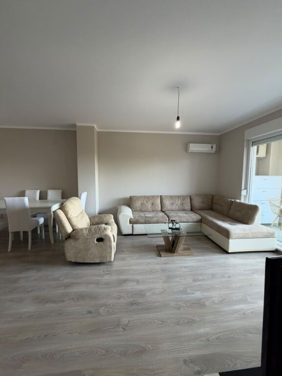 Appartamento 2+1 in affitto in Via Siri Kodra.