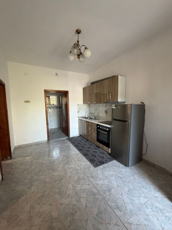 SHTEPI ME QERA 1+1 (KUZHINE + SALLON + DHOME GJUMI)