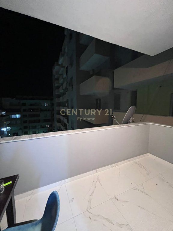 Jepet me qira apartament 1+1 modern, në zonën e Plazhit