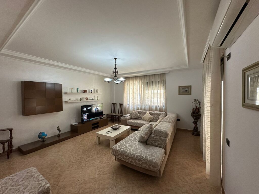 Rent | Apartament 2 + 1 | Mylsym Shyri | 100.000 lek/month