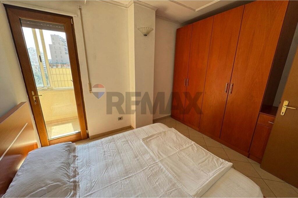 Apartament për shitje – Rruga e Barrikadave