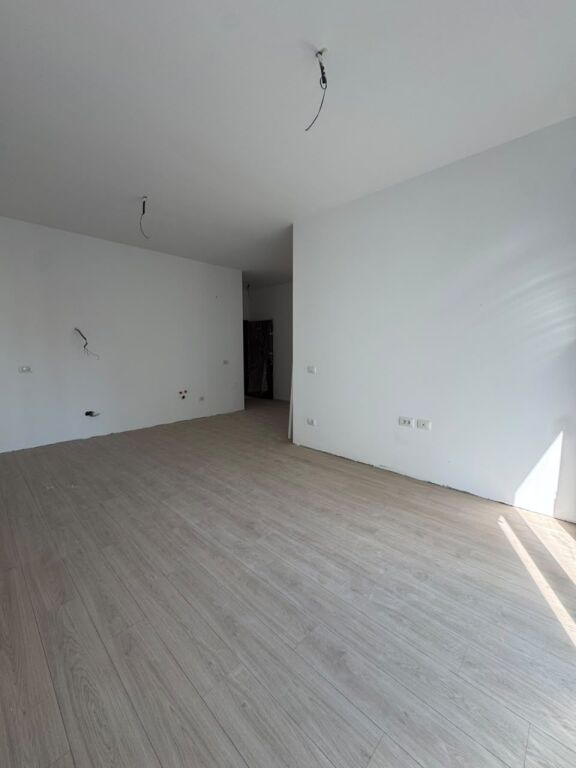 Apartament modern 2+1 për shitje tek Kristal Building – komoditet dhe stil urban