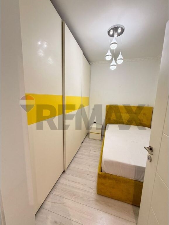 Apartament 3+1+2 Per Qira Tek Komuna e Parsit!