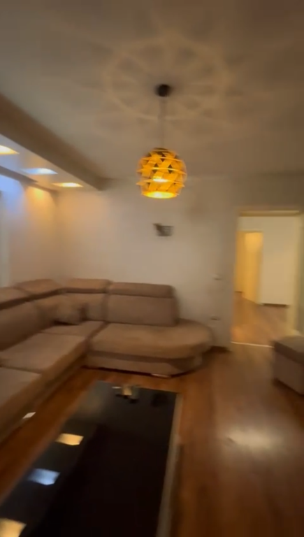 Apartament 2+1, Stadiumi Dinamo!