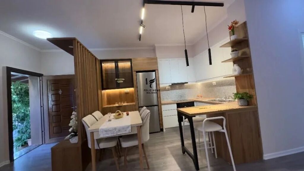 APARTAMENT ME QERA 2+1+2 LIQENI I TIRANES 90.000 LEKE FH-95834