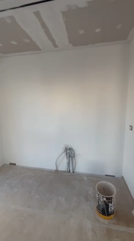 Apartament 2+1, Astir!