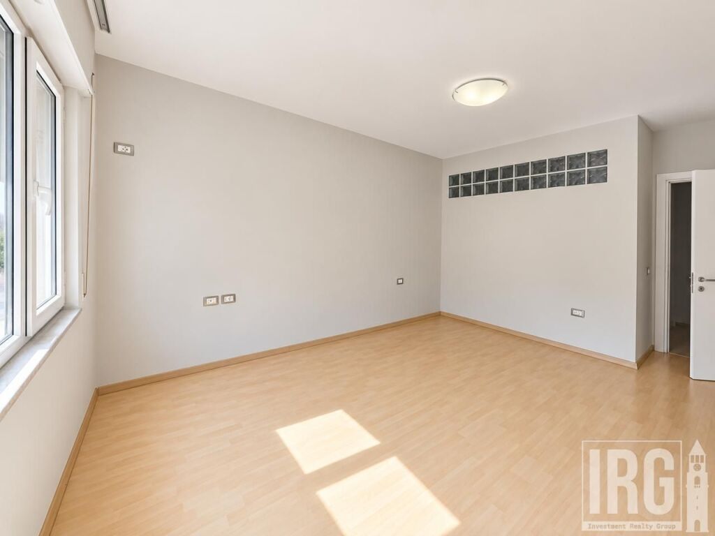 AMBIENT PËR ZYRA ME QIRA+ GARAZH| KOMUNA E PARISIT