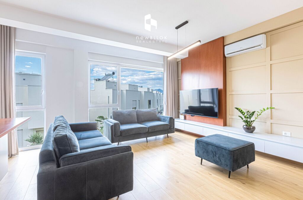 # IN AFFITTO: Villa di 3 Piani (📍 ABA Residence - Farkë 🏞) 4 Camere da Letto, 3 Bagni &amp; 3 Posti Auto + Terrazza - Prima Volta in Affitto, Completamente Nuova e Arredata ✨ 2.000€/Mese